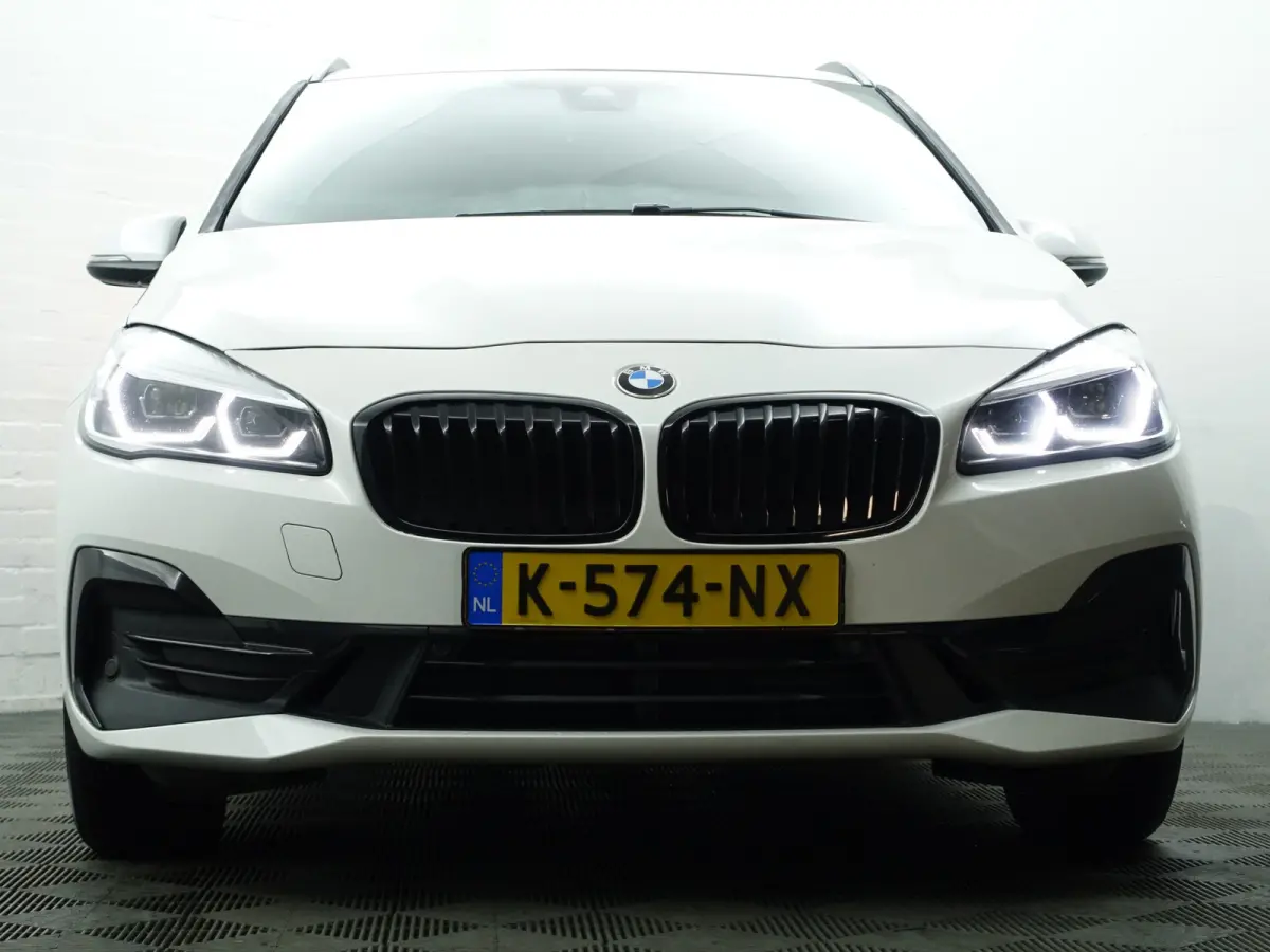 225xe iPerformance High Executive Aut- Xenon Led, Sport Interieur, Park Assist, Virtual Cockpit, Sfeerverlichting
