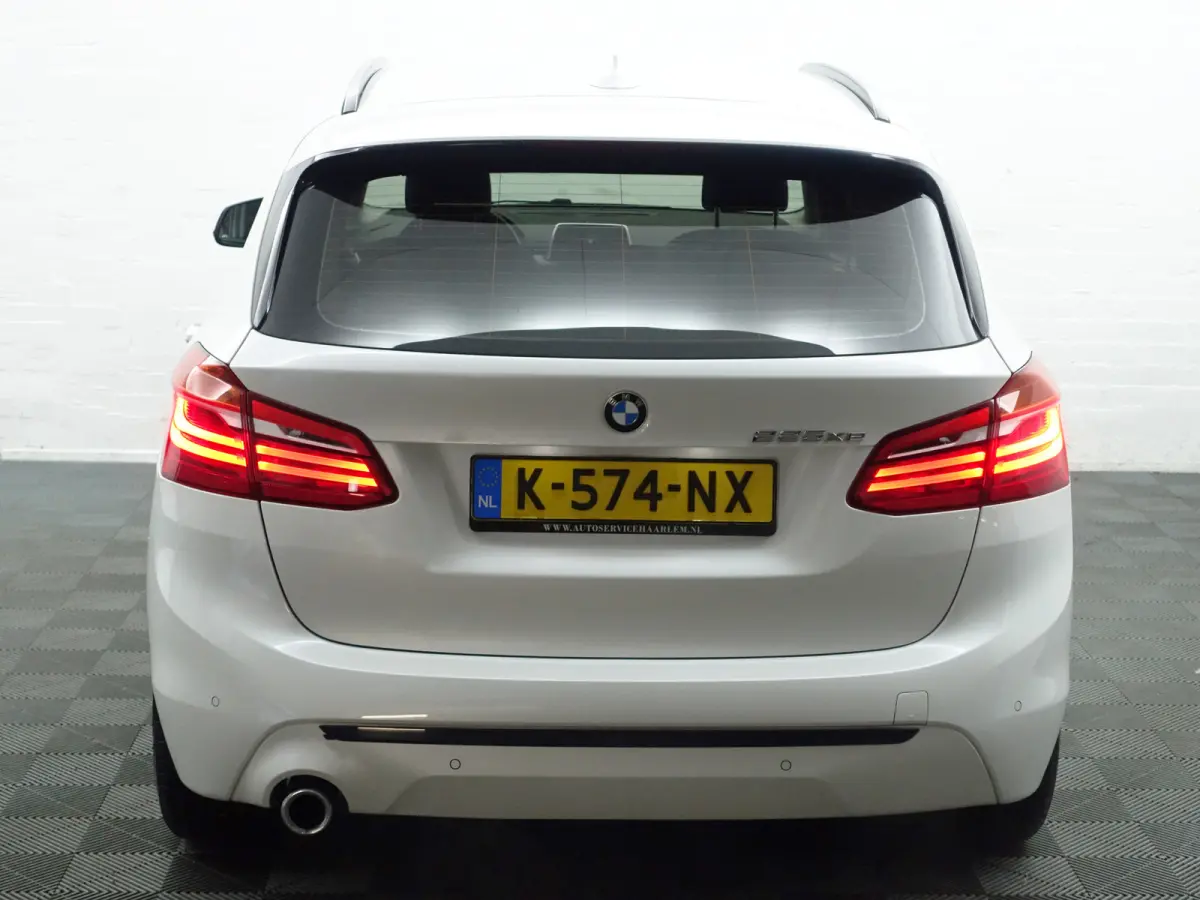 225xe iPerformance High Executive Aut- Xenon Led, Sport Interieur, Park Assist, Virtual Cockpit, Sfeerverlichting