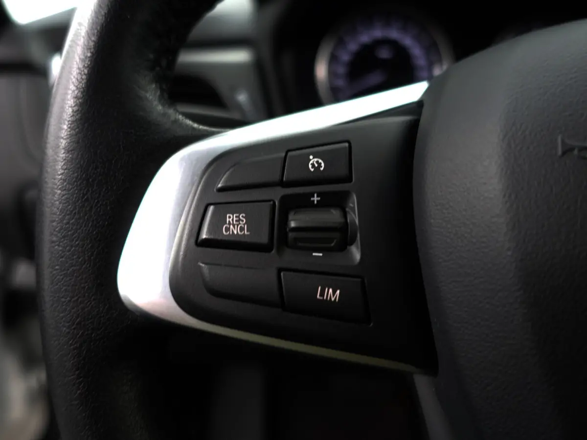225xe iPerformance High Executive Aut- Xenon Led, Sport Interieur, Park Assist, Virtual Cockpit, Sfeerverlichting