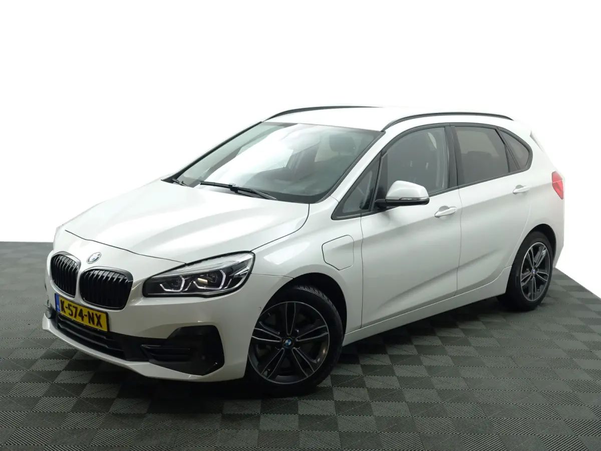 225xe iPerformance High Executive Aut- Xenon Led, Sport Interieur, Park Assist, Virtual Cockpit, Sfeerverlichting