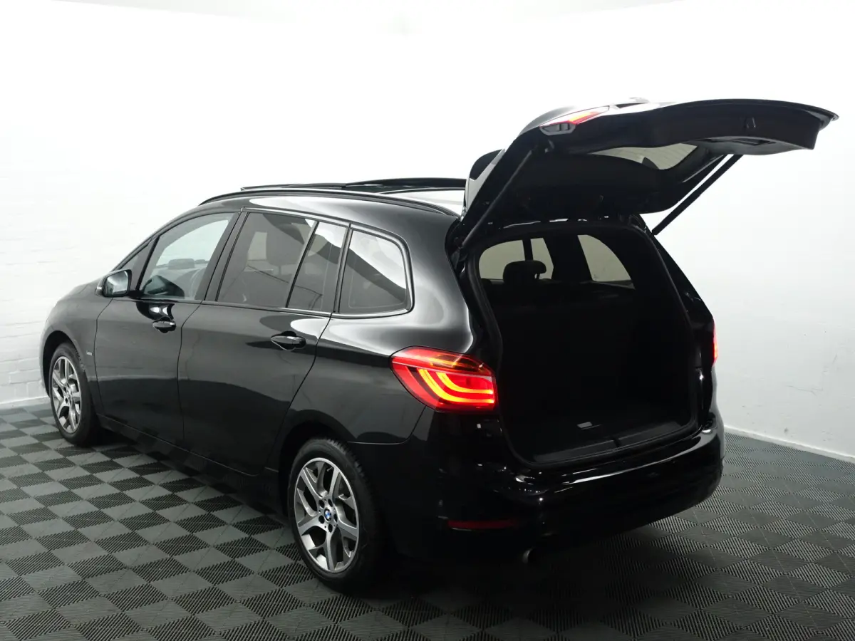 218i M Sport High Exe- 7 Pers, Panoramadak, Head Up, Sfeerverlichting, Xenon Led, Dynamic Select