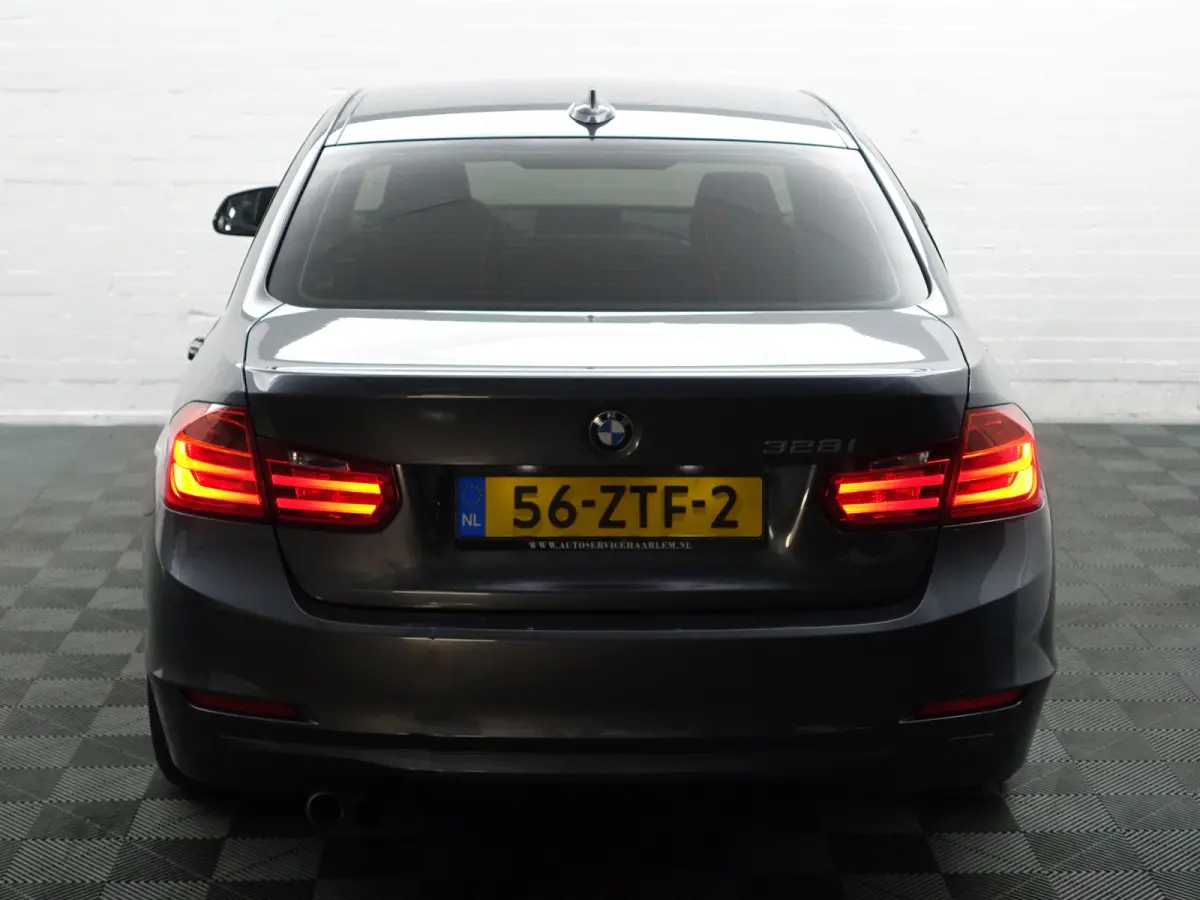 328i High Executive Aut- NAP 77dkm, Xenon Led, Park Assist, Dynamic Select, Carbon Pakket