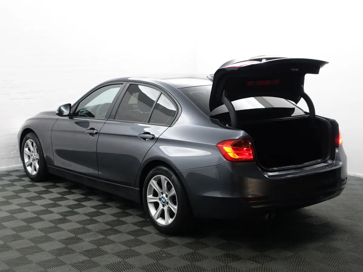 328i High Executive Aut- NAP 77dkm, Xenon Led, Park Assist, Dynamic Select, Carbon Pakket