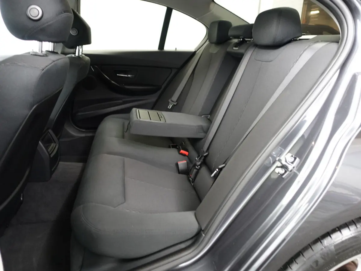 328i High Executive Aut- NAP 77dkm, Xenon Led, Park Assist, Dynamic Select, Carbon Pakket