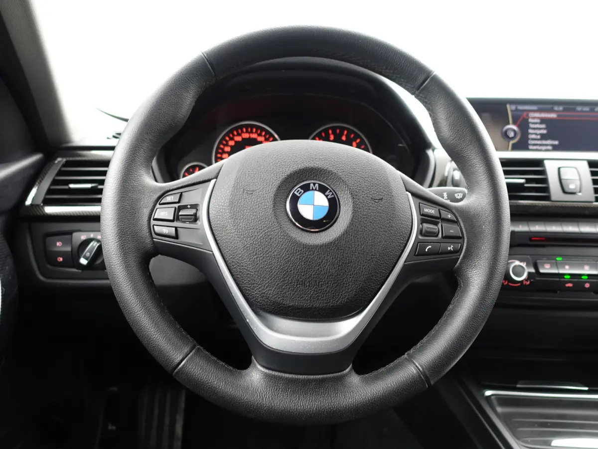 328i High Executive Aut- NAP 77dkm, Xenon Led, Park Assist, Dynamic Select, Carbon Pakket