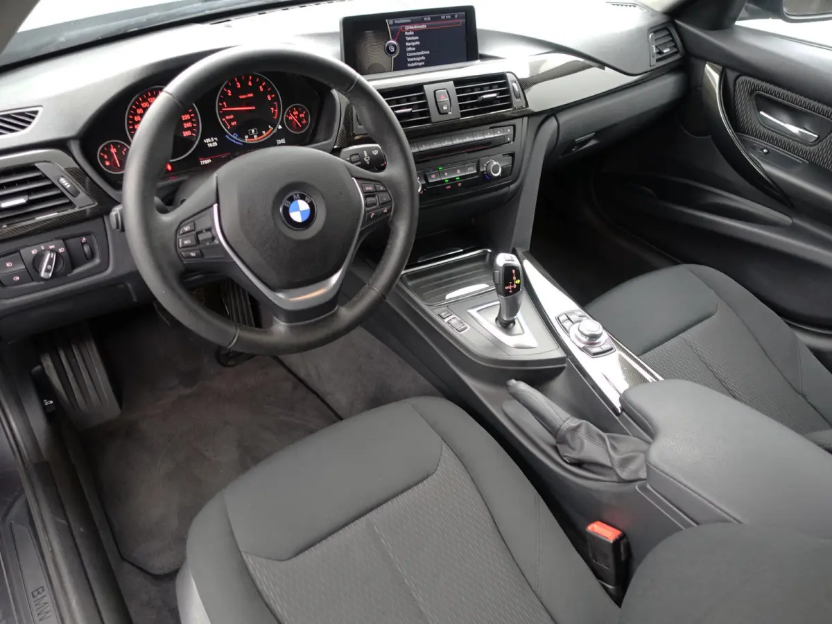 328i High Executive Aut- NAP 77dkm, Xenon Led, Park Assist, Dynamic Select, Carbon Pakket