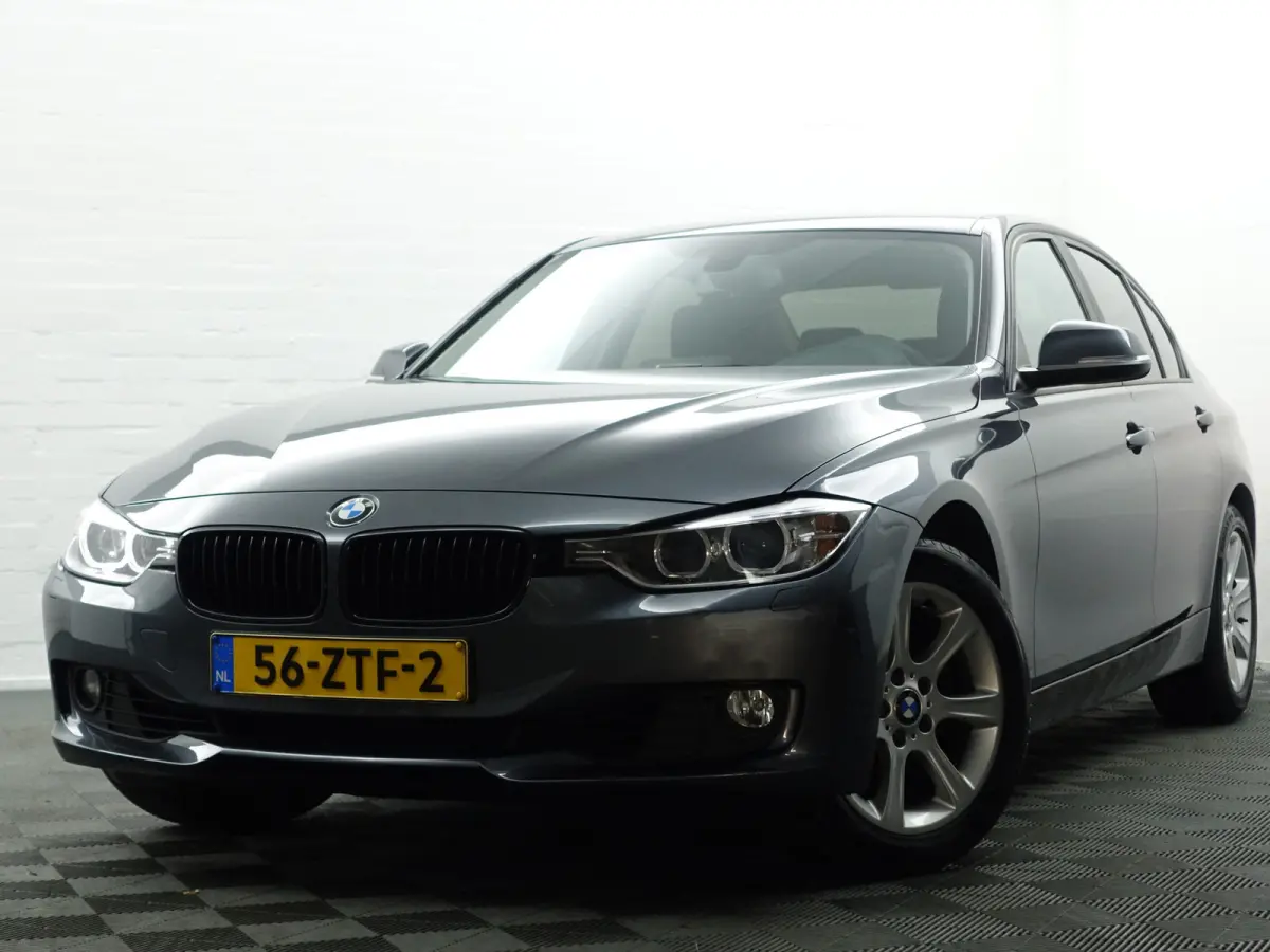 328i High Executive Aut- NAP 77dkm, Xenon Led, Park Assist, Dynamic Select, Carbon Pakket