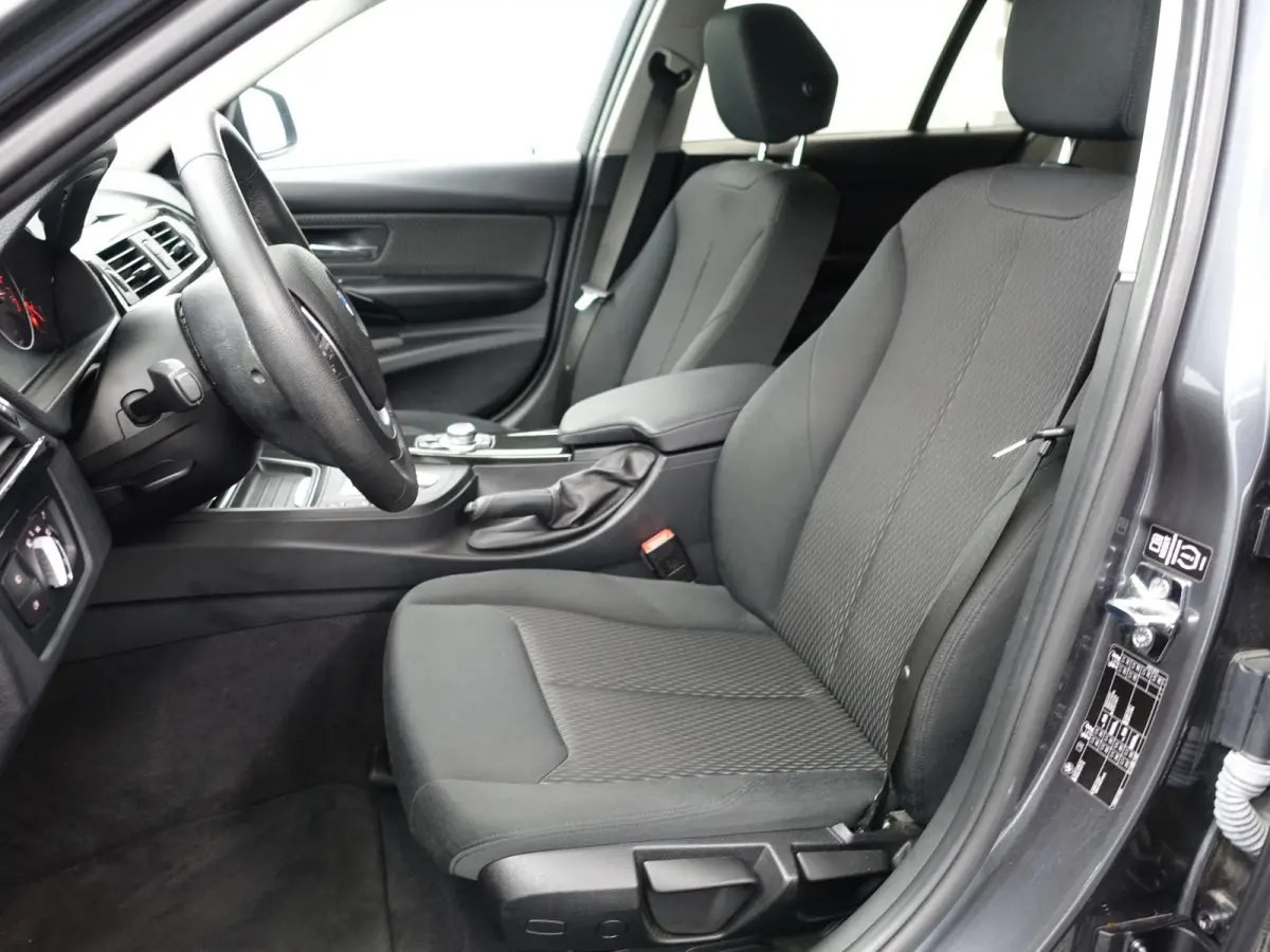 328i High Executive Aut- NAP 77dkm, Xenon Led, Park Assist, Dynamic Select, Carbon Pakket
