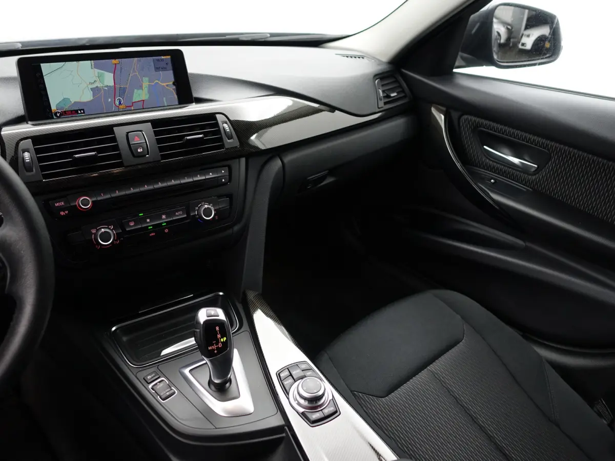 328i High Executive Aut- NAP 77dkm, Xenon Led, Park Assist, Dynamic Select, Carbon Pakket