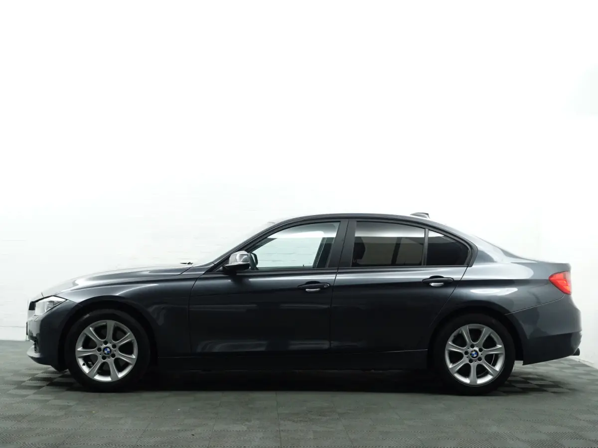 328i High Executive Aut- NAP 77dkm, Xenon Led, Park Assist, Dynamic Select, Carbon Pakket