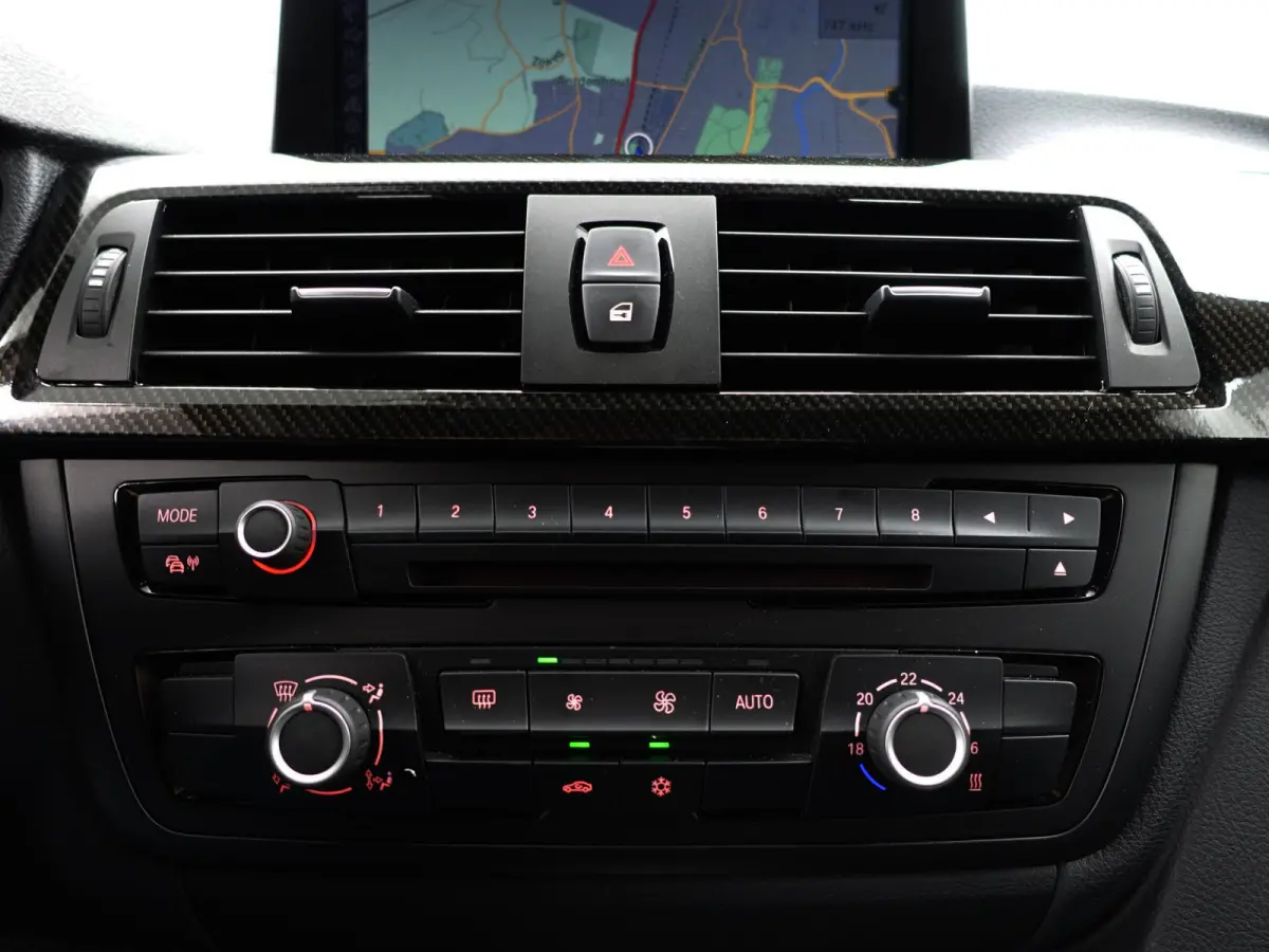 328i High Executive Aut- NAP 77dkm, Xenon Led, Park Assist, Dynamic Select, Carbon Pakket