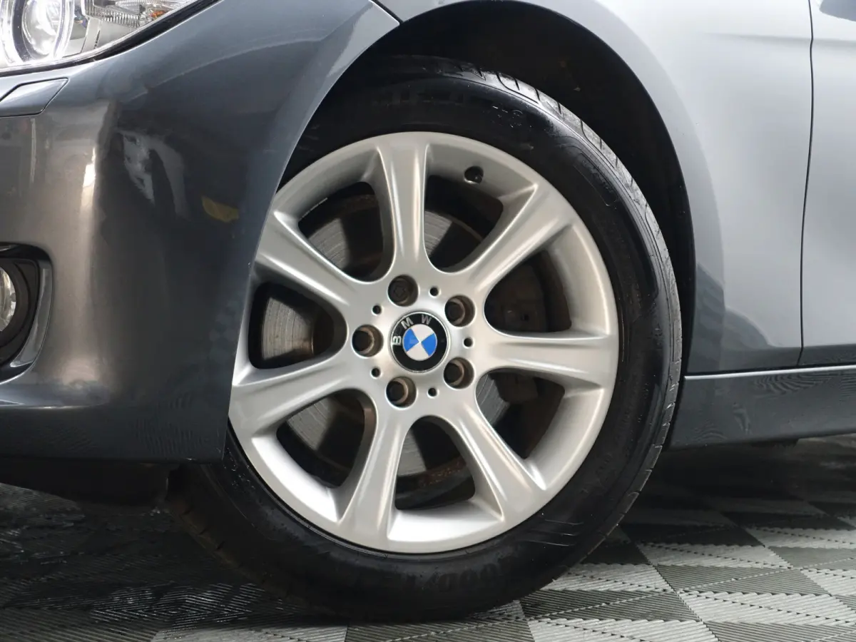 328i High Executive Aut- NAP 77dkm, Xenon Led, Park Assist, Dynamic Select, Carbon Pakket