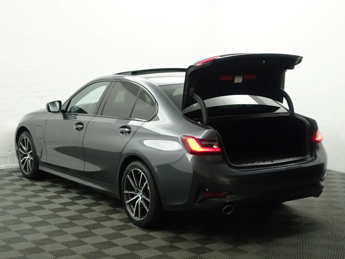 330e M Sport Aut- Schuifdak, Sfeerverlichting, Xenon Led, Park Assist