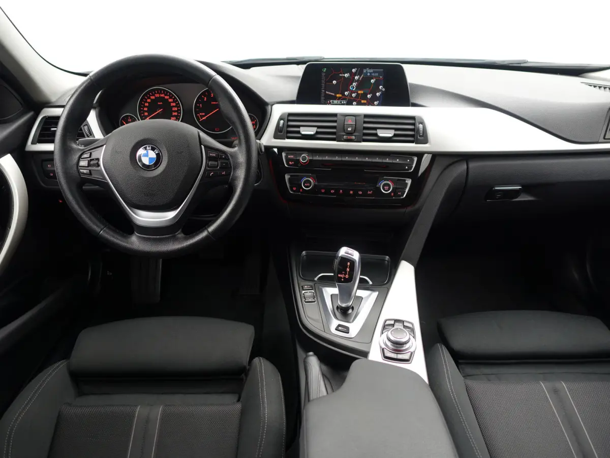330e High Executive Aut- Sport Interieur, Xenon Led, Sfeerverlichting, Dynamic Select, Standkachel
