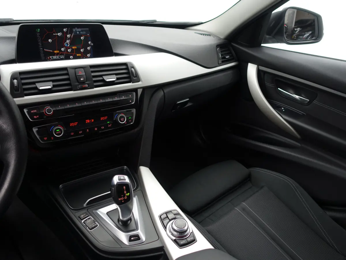 330e High Executive Aut- Sport Interieur, Xenon Led, Sfeerverlichting, Dynamic Select, Standkachel