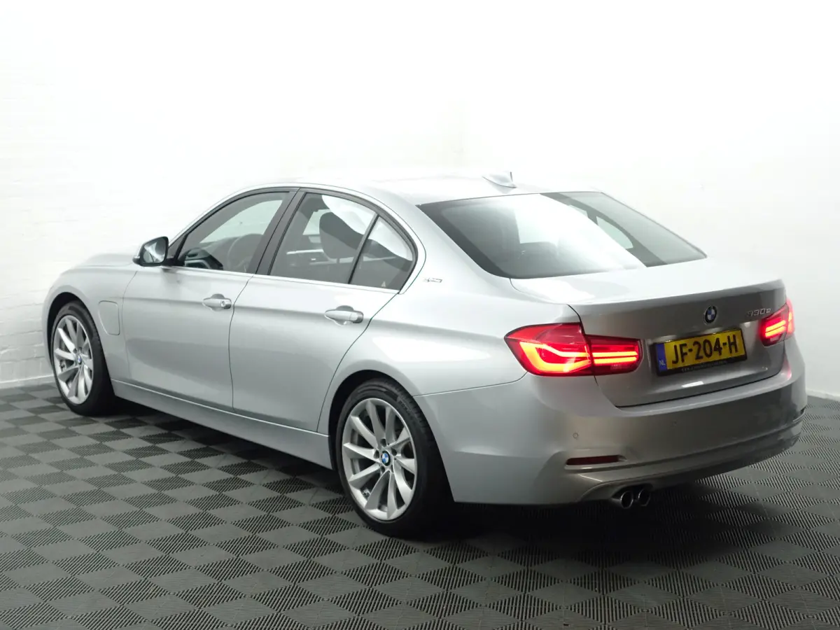 330e High Executive Aut- Sport Interieur, Xenon Led, Sfeerverlichting, Dynamic Select, Standkachel