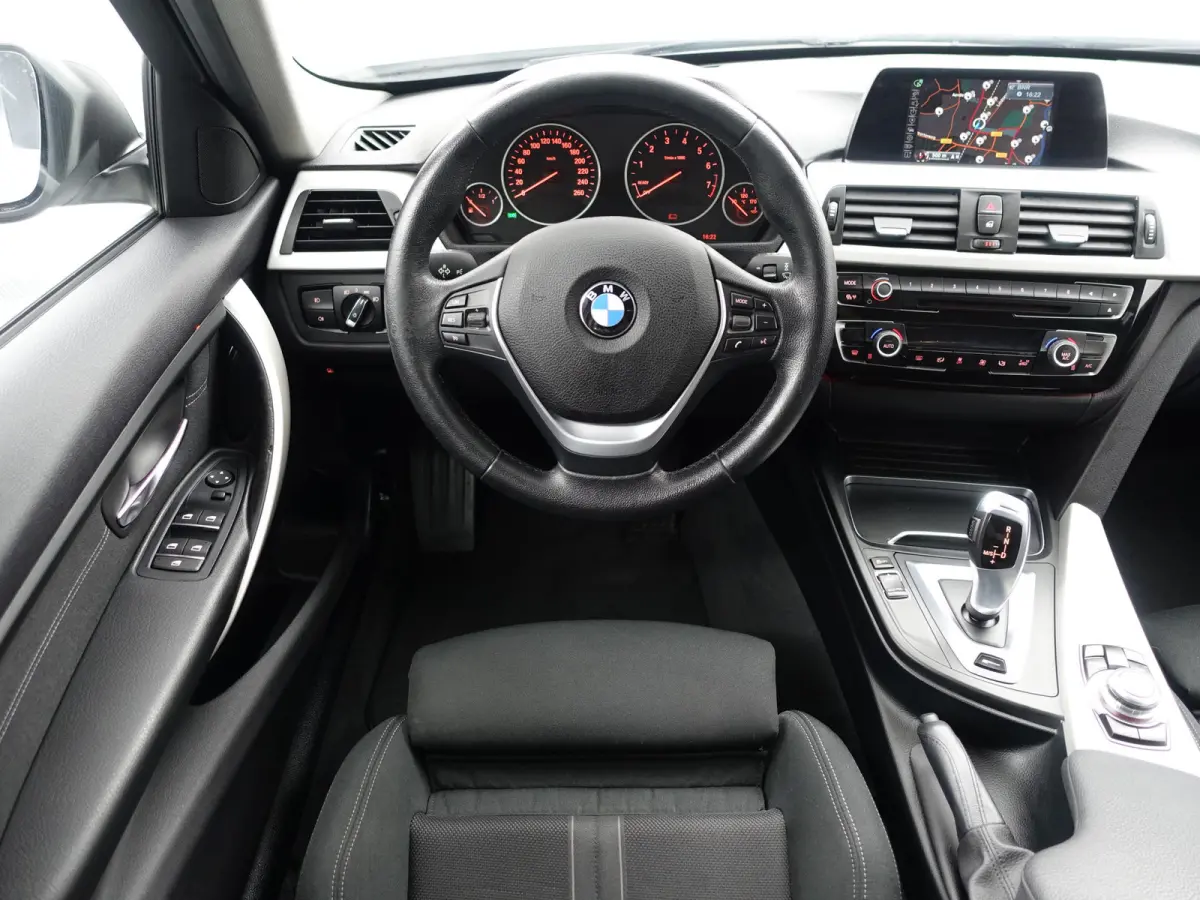 330e High Executive Aut- Sport Interieur, Xenon Led, Sfeerverlichting, Dynamic Select, Standkachel