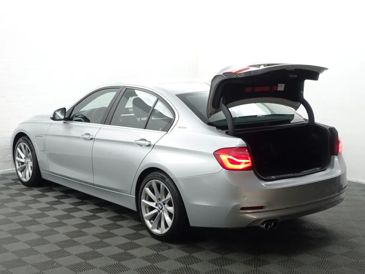 330e High Executive Aut- Sport Interieur, Xenon Led, Sfeerverlichting, Dynamic Select, Standkachel