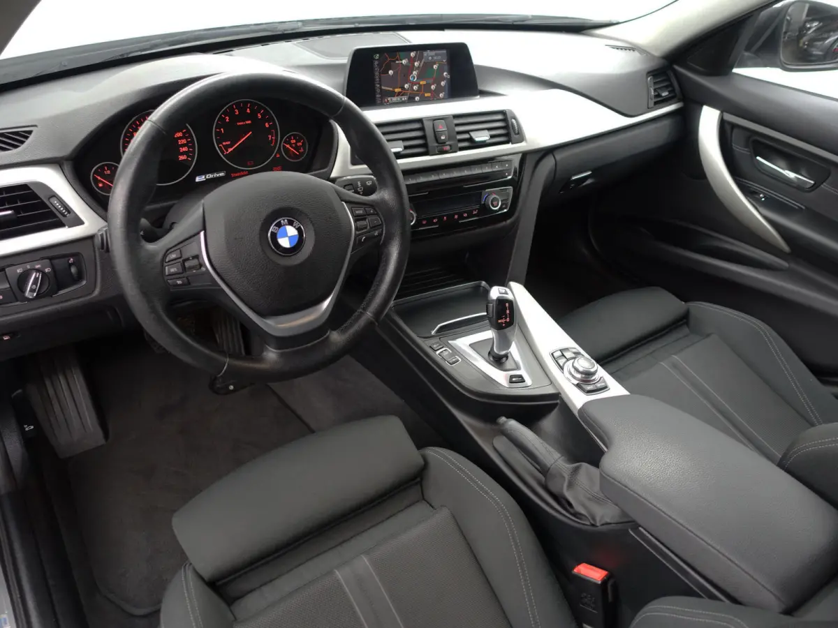 330e High Executive Aut- Sport Interieur, Xenon Led, Sfeerverlichting, Dynamic Select, Standkachel