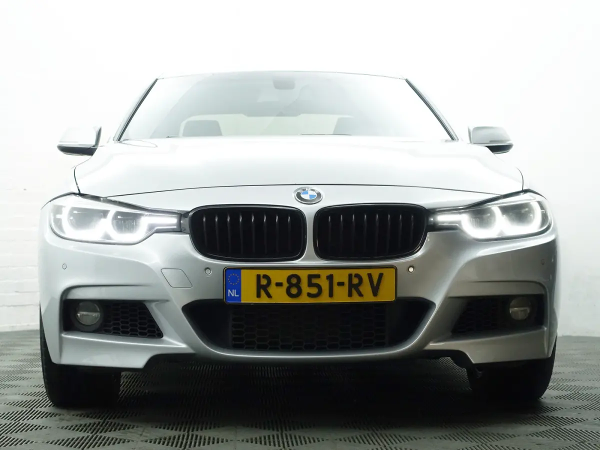 320i xDrive 250pk M Performance Aut- Xenon Led, Park Assist, Dynamic Select, Stoelverwarming, Clima