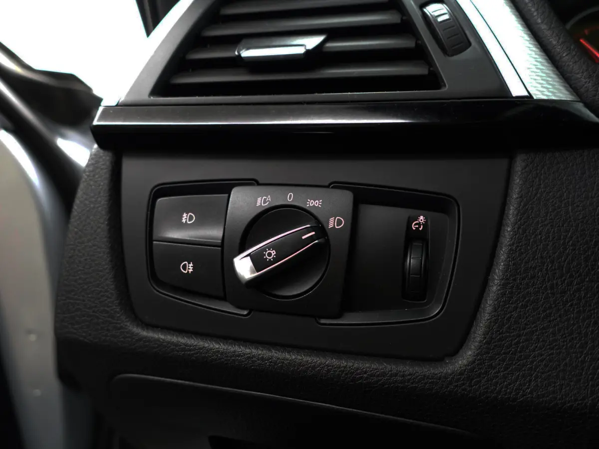 320i xDrive 250pk M Performance Aut- Xenon Led, Park Assist, Dynamic Select, Stoelverwarming, Clima