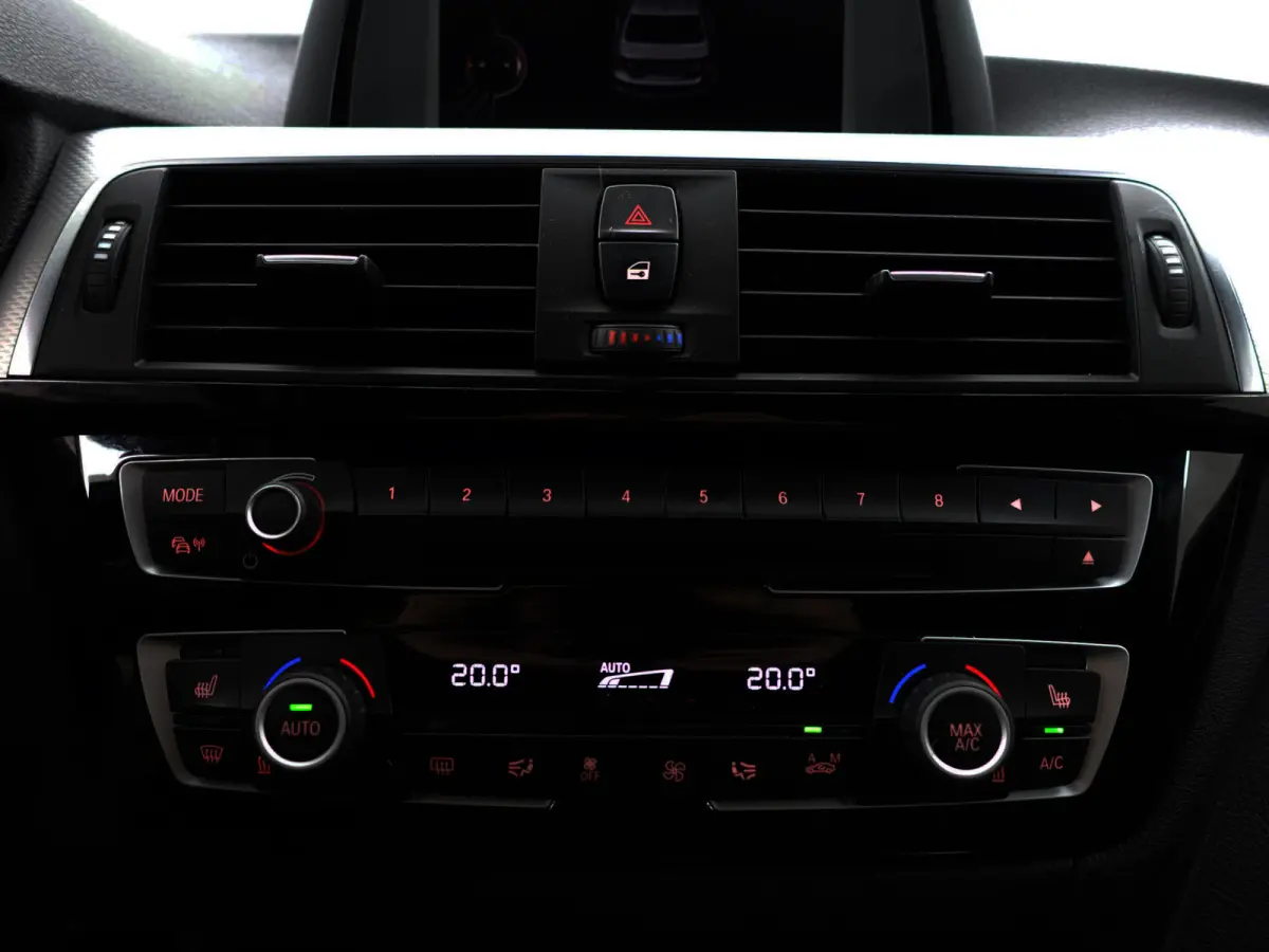 320i xDrive 250pk M Performance Aut- Xenon Led, Park Assist, Dynamic Select, Stoelverwarming, Clima