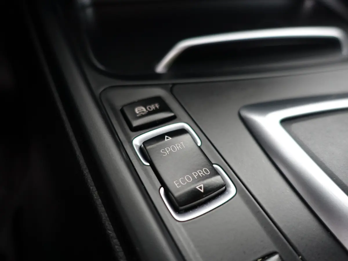 320i xDrive 250pk M Performance Aut- Xenon Led, Park Assist, Dynamic Select, Stoelverwarming, Clima