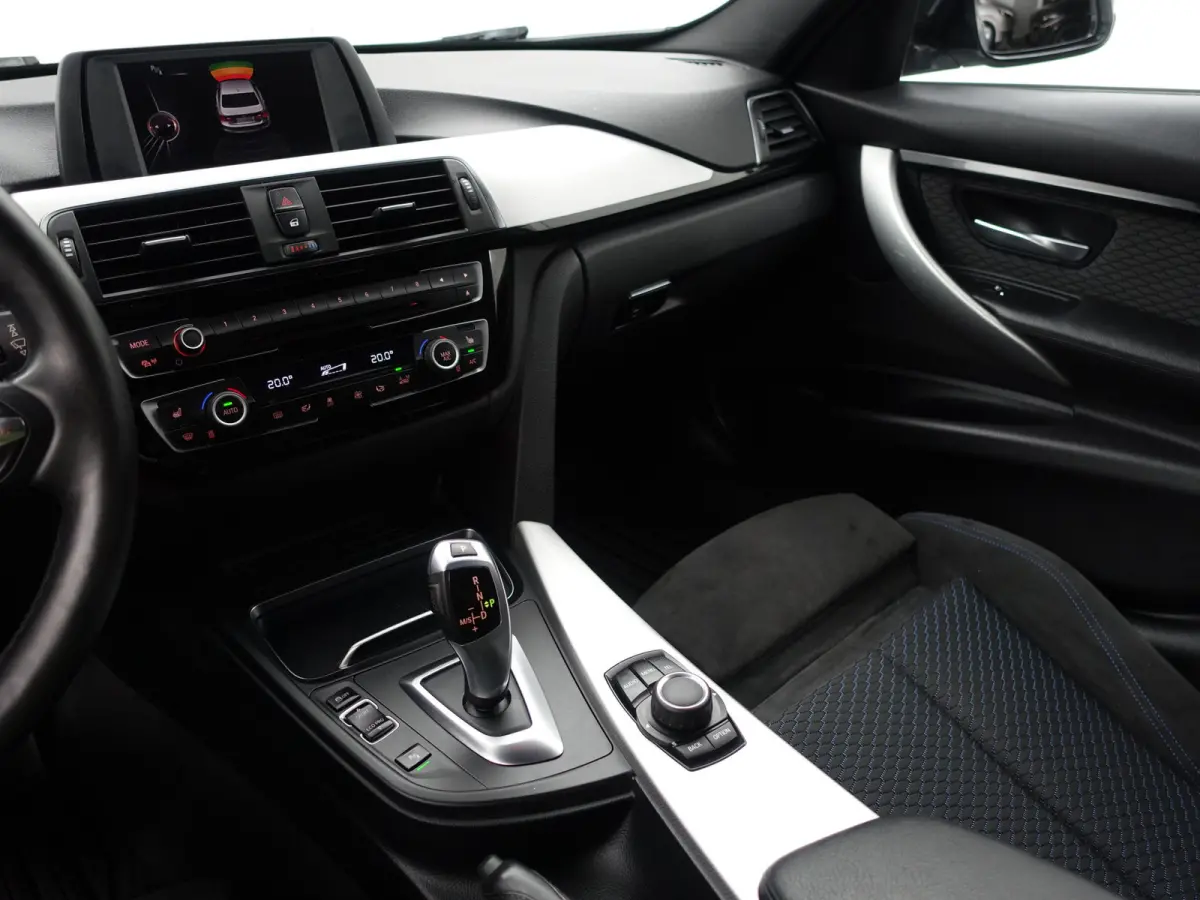 320i xDrive 250pk M Performance Aut- Xenon Led, Park Assist, Dynamic Select, Stoelverwarming, Clima