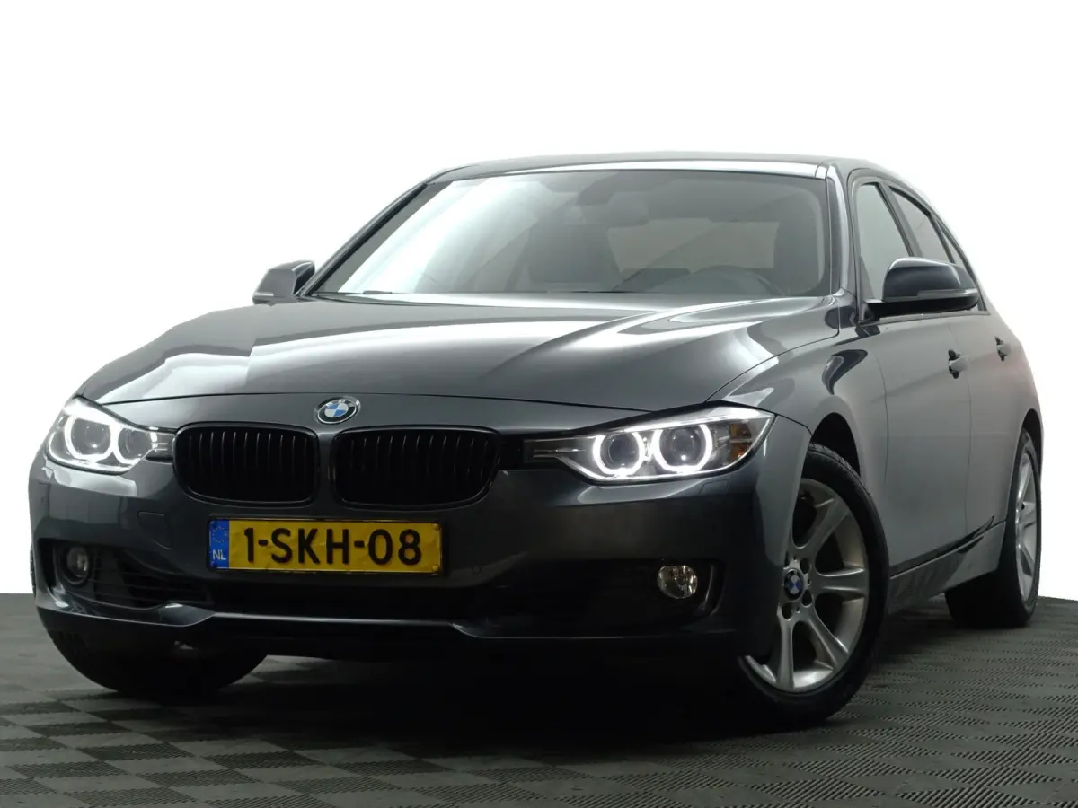 328i 245pk High Executive Aut- Xenon Led, Park Assist, Navi, Clima, Dynamic Select, Sfeerverlichting