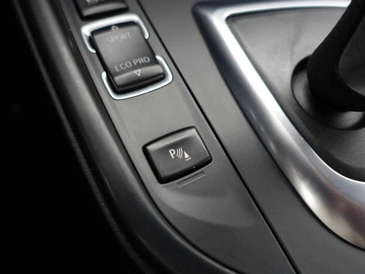 328i 245pk High Executive Aut- Xenon Led, Park Assist, Navi, Clima, Dynamic Select, Sfeerverlichting
