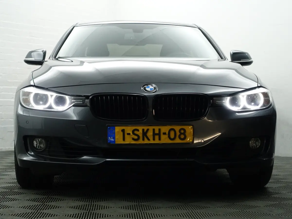 328i 245pk High Executive Aut- Xenon Led, Park Assist, Navi, Clima, Dynamic Select, Sfeerverlichting