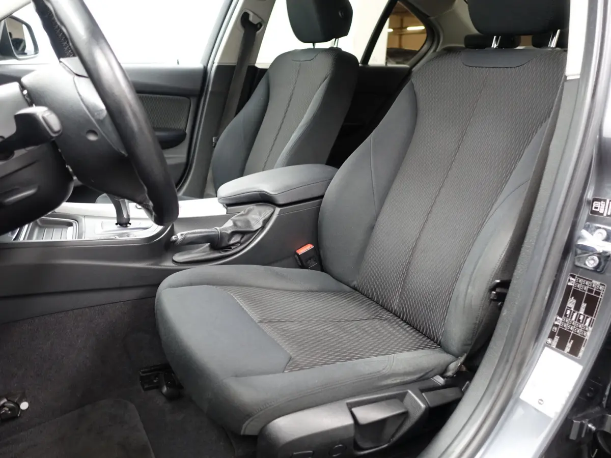 328i 245pk High Executive Aut- Xenon Led, Park Assist, Navi, Clima, Dynamic Select, Sfeerverlichting