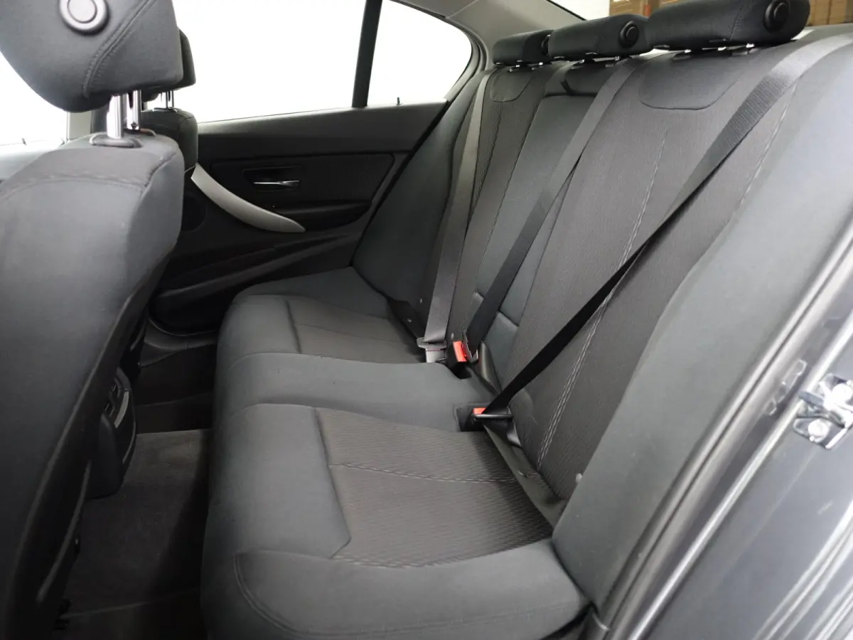 328i 245pk High Executive Aut- Xenon Led, Park Assist, Navi, Clima, Dynamic Select, Sfeerverlichting