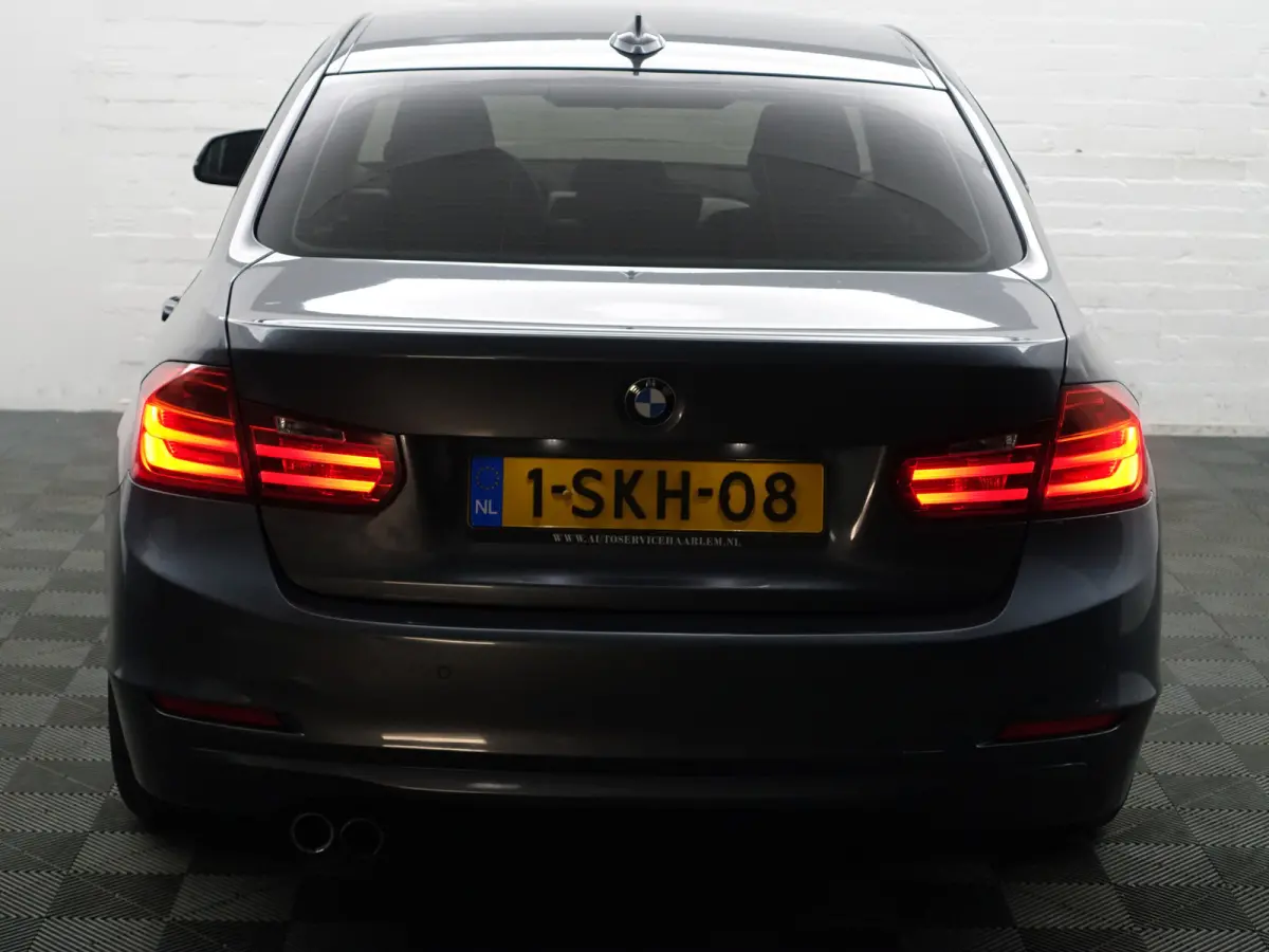 328i 245pk High Executive Aut- Xenon Led, Park Assist, Navi, Clima, Dynamic Select, Sfeerverlichting