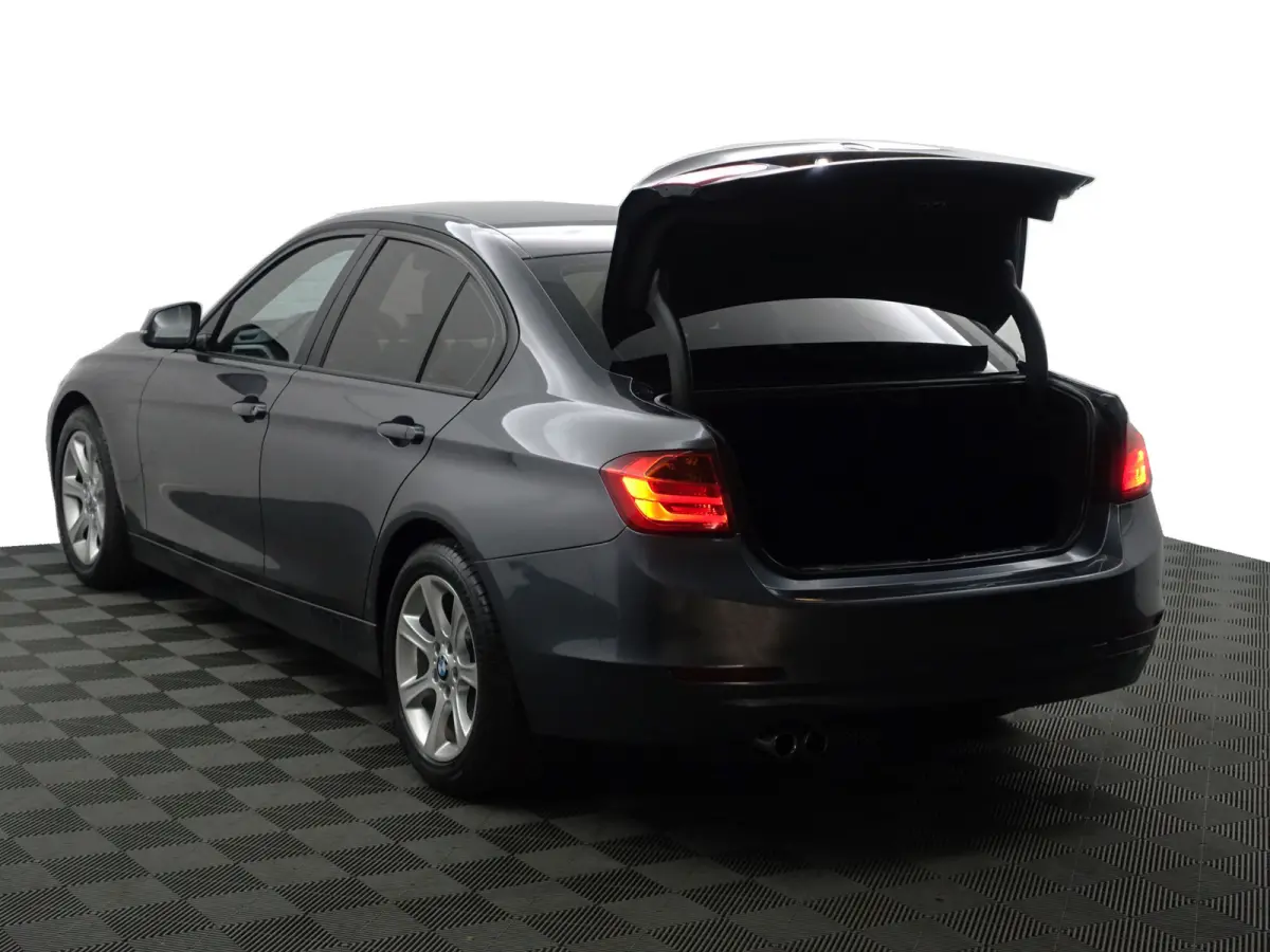 328i 245pk High Executive Aut- Xenon Led, Park Assist, Navi, Clima, Dynamic Select, Sfeerverlichting