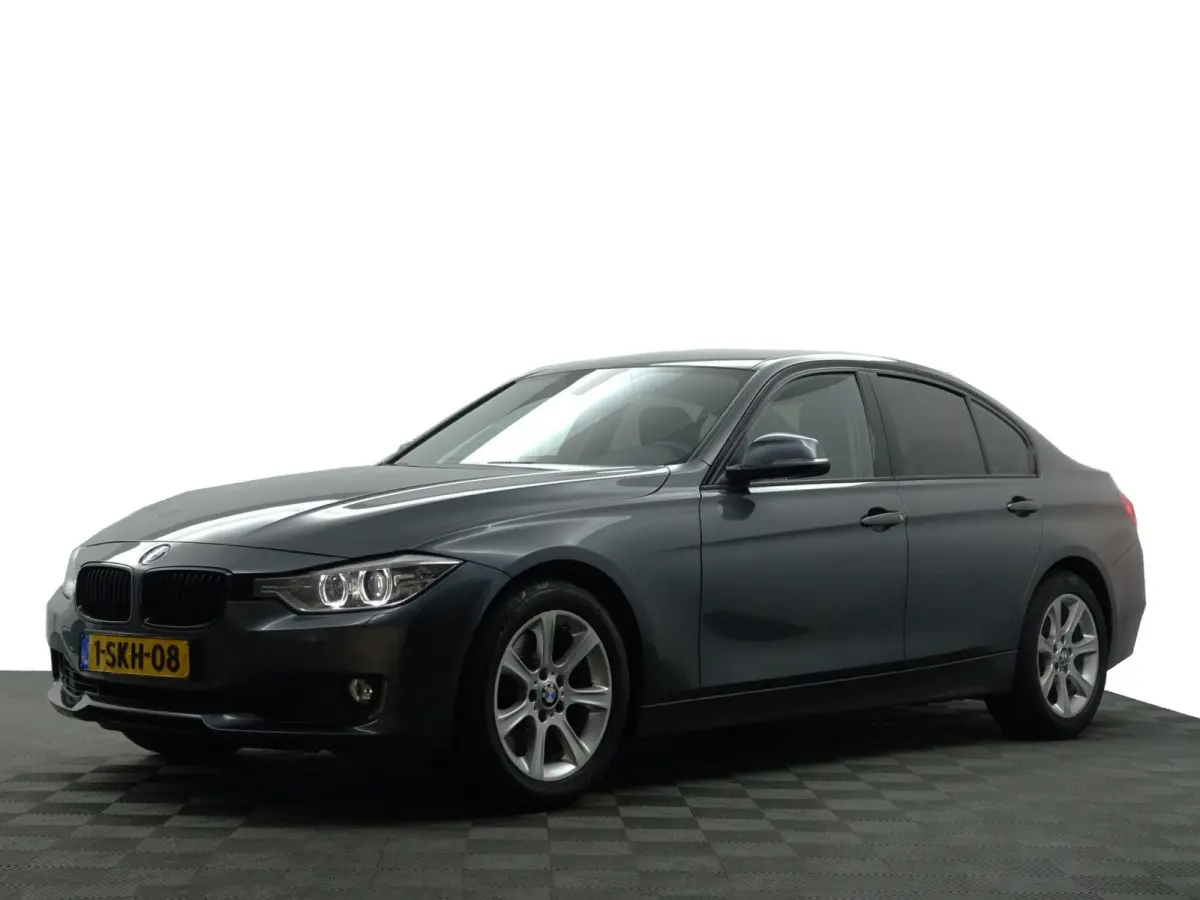 328i 245pk High Executive Aut- Xenon Led, Park Assist, Navi, Clima, Dynamic Select, Sfeerverlichting