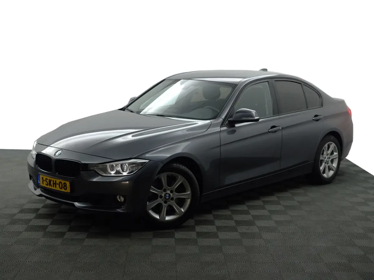 328i 245pk High Executive Aut- Xenon Led, Park Assist, Navi, Clima, Dynamic Select, Sfeerverlichting