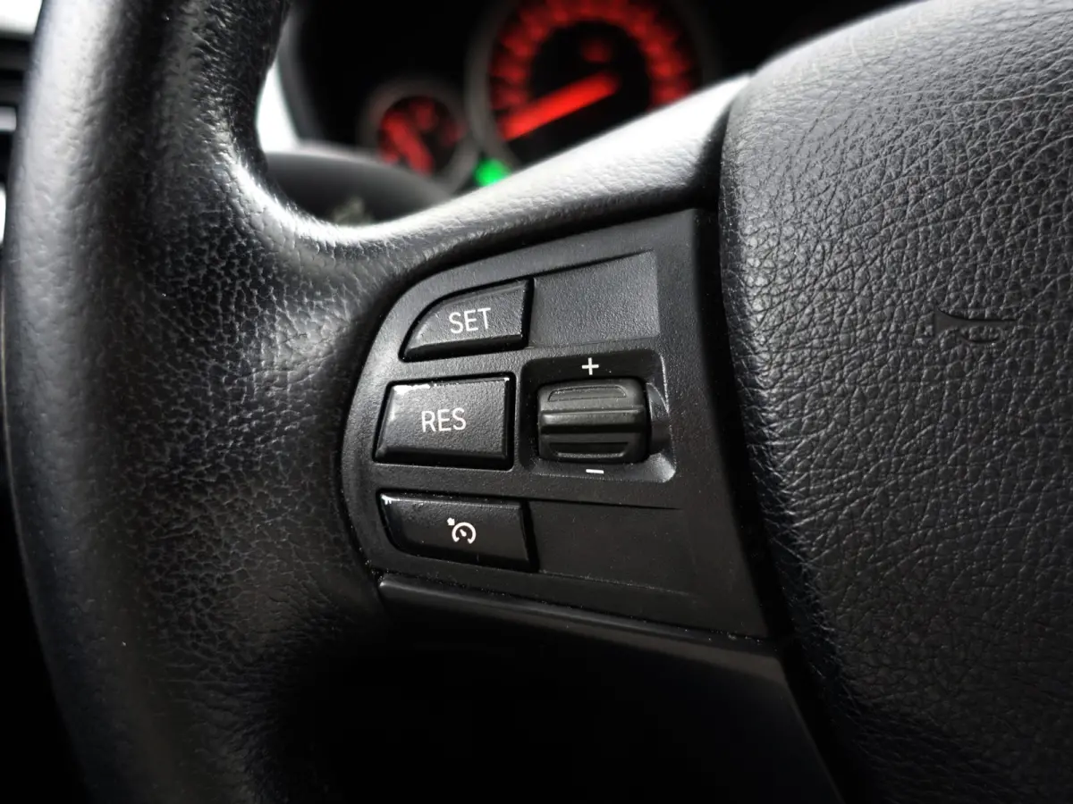 328i 245pk High Executive Aut- Xenon Led, Park Assist, Navi, Clima, Dynamic Select, Sfeerverlichting