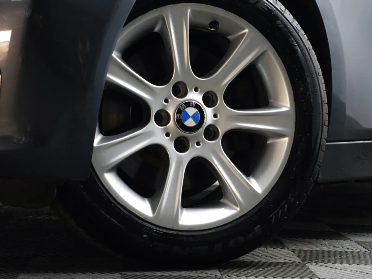 328i 245pk High Executive Aut- Xenon Led, Park Assist, Navi, Clima, Dynamic Select, Sfeerverlichting