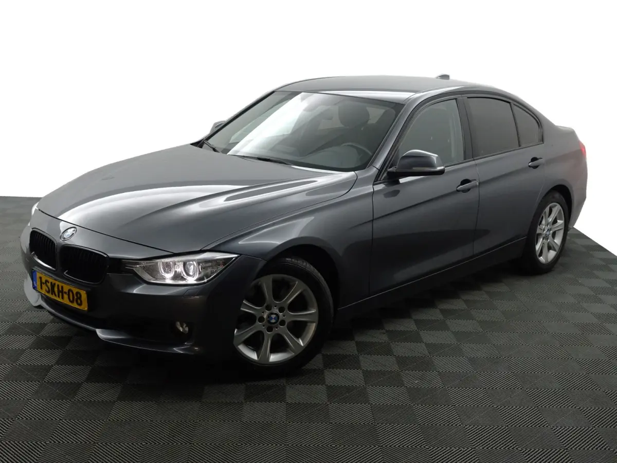 328i 245pk High Executive Aut- Xenon Led, Park Assist, Navi, Clima, Dynamic Select, Sfeerverlichting
