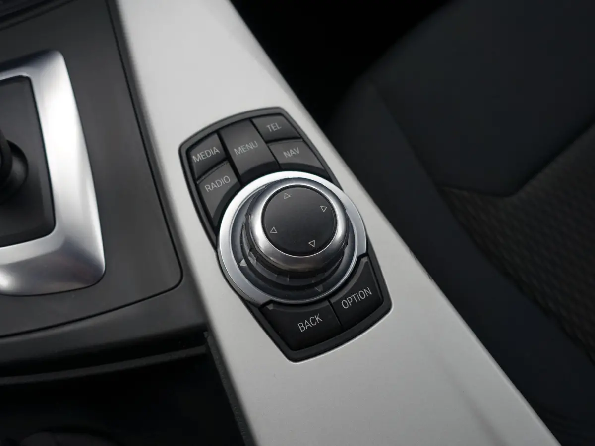 328i 245pk High Executive Aut- Xenon Led, Park Assist, Navi, Clima, Dynamic Select, Sfeerverlichting