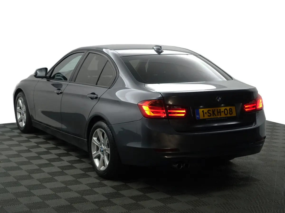 328i 245pk High Executive Aut- Xenon Led, Park Assist, Navi, Clima, Dynamic Select, Sfeerverlichting