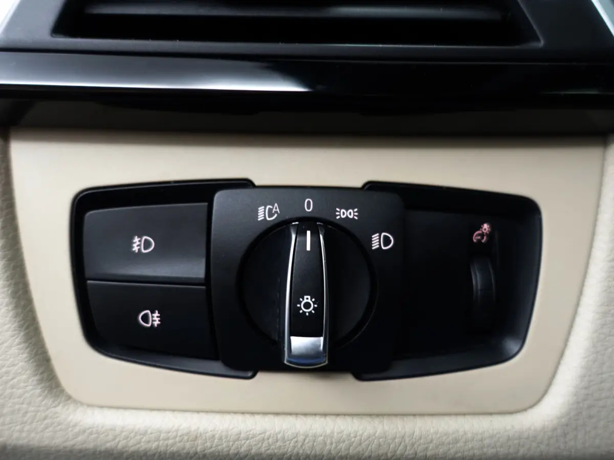 330e M Performance Aut- Schuifdak, Harman Kardon, Head Up, Lane Assist, 360 Camera, Sfeerverlichting, Xenon Led