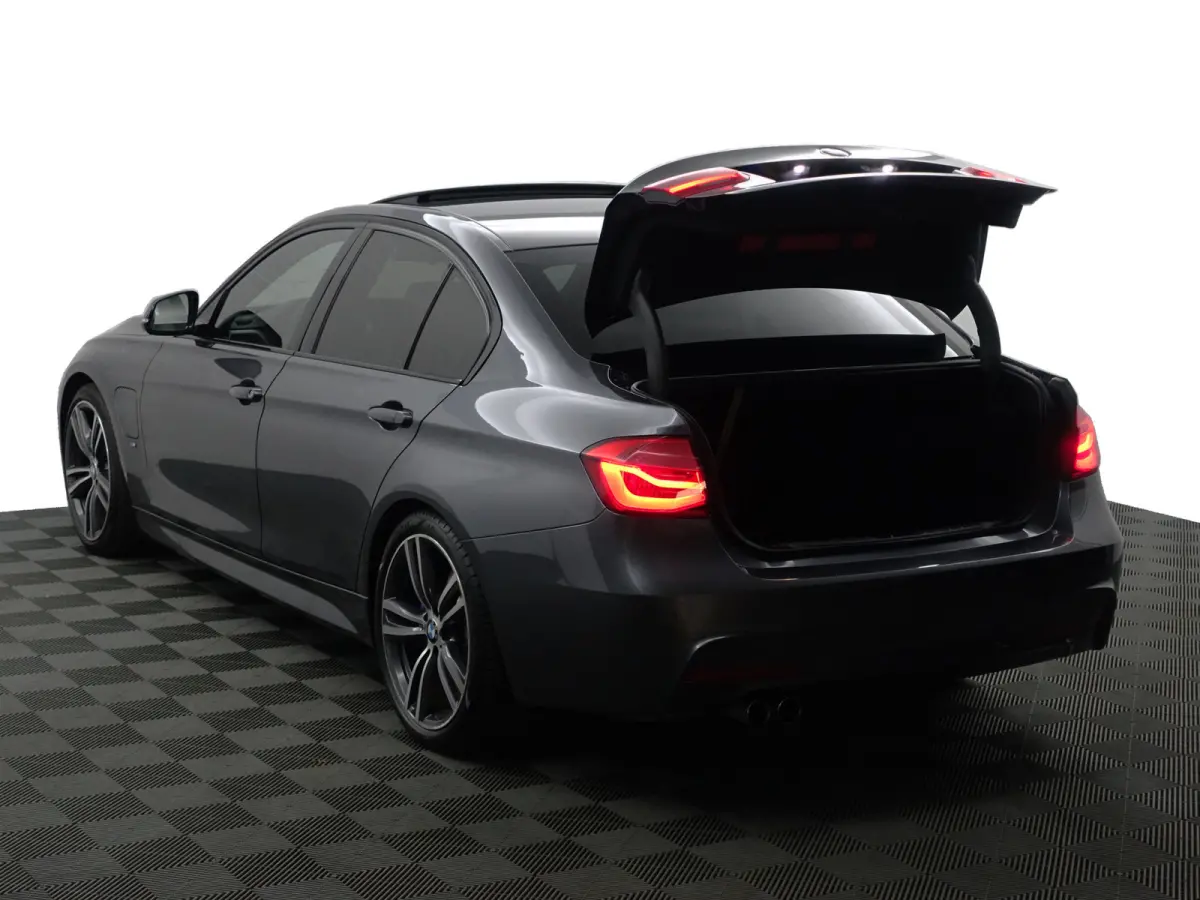 330e M Performance Aut- Schuifdak, Harman Kardon, Head Up, Lane Assist, 360 Camera, Sfeerverlichting, Xenon Led