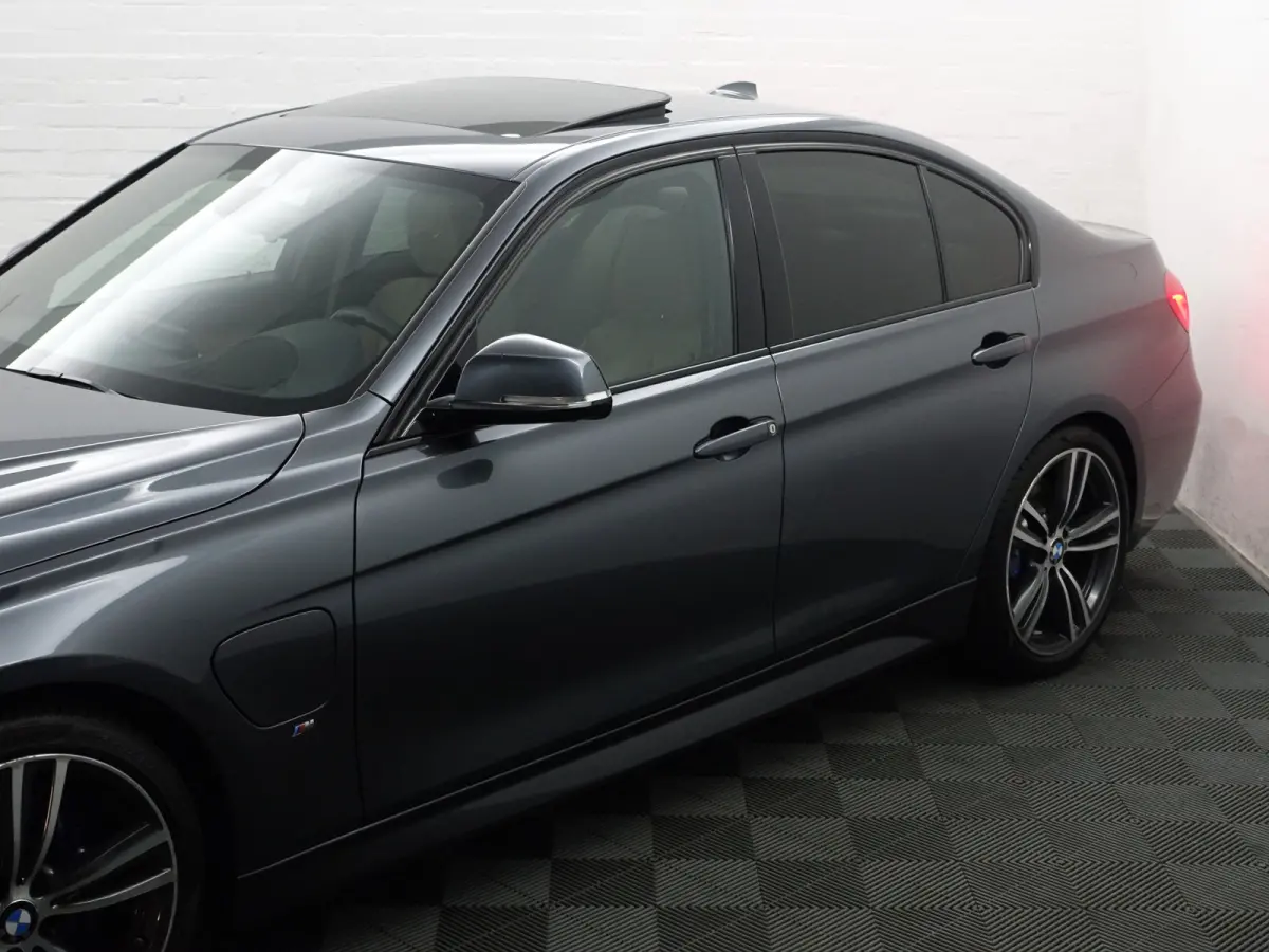 330e M Performance Aut- Schuifdak, Harman Kardon, Head Up, Lane Assist, 360 Camera, Sfeerverlichting, Xenon Led