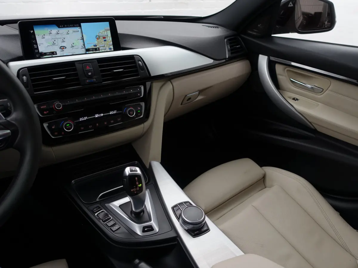 330e M Performance Aut- Schuifdak, Harman Kardon, Head Up, Lane Assist, 360 Camera, Sfeerverlichting, Xenon Led