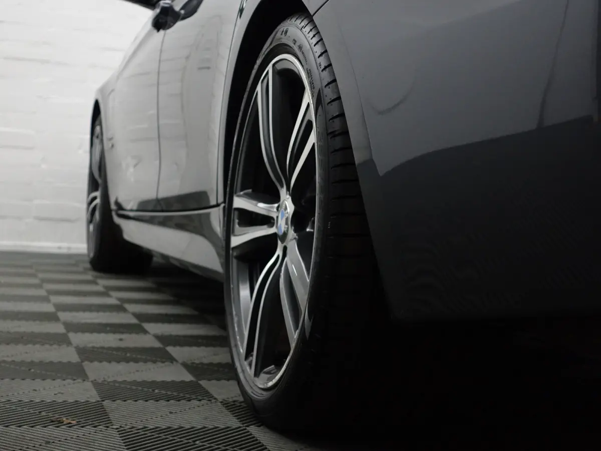 330e M Performance Aut- Schuifdak, Harman Kardon, Head Up, Lane Assist, 360 Camera, Sfeerverlichting, Xenon Led