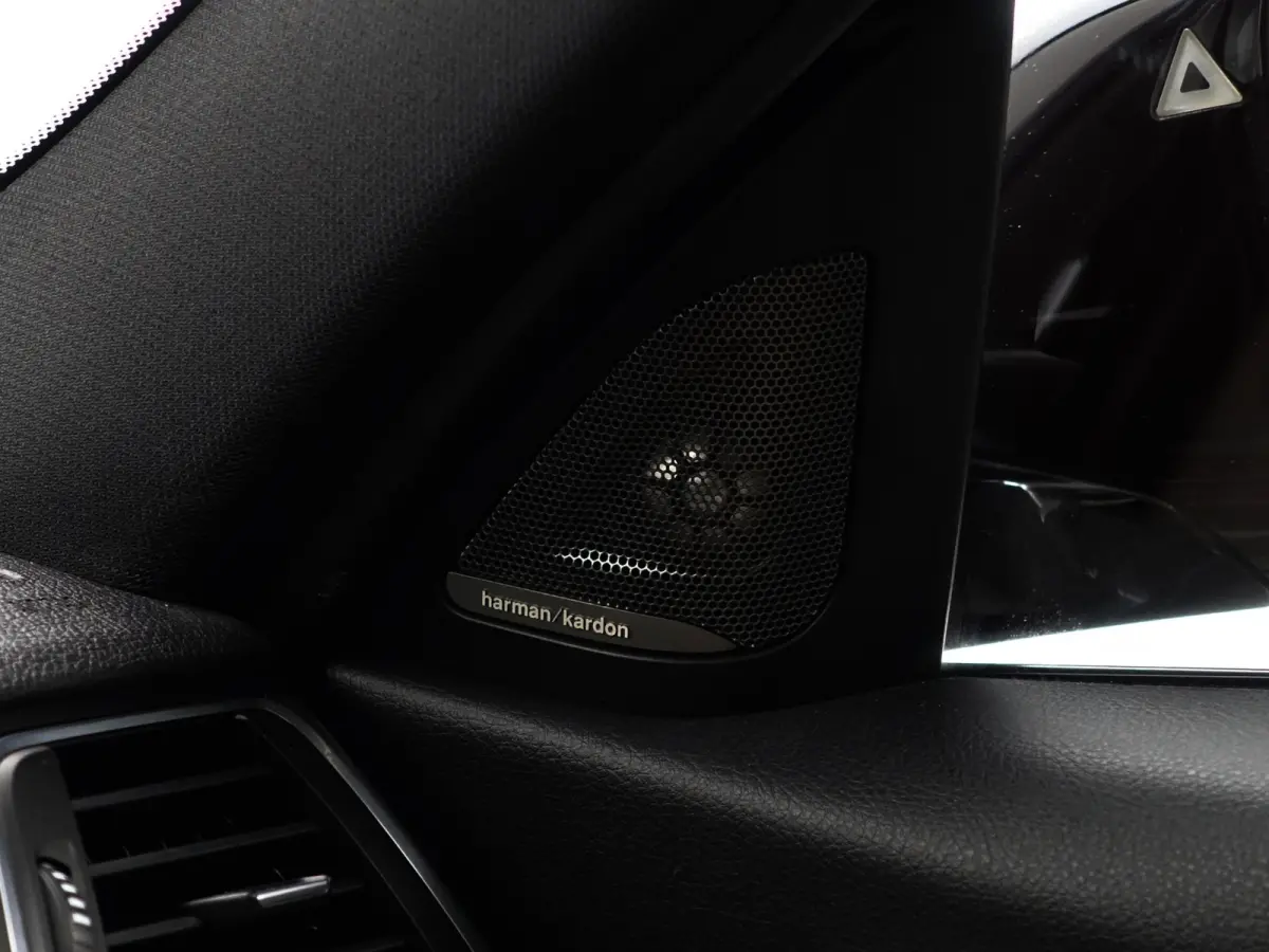 330e M Performance Aut- Schuifdak, Harman Kardon, Head Up, Lane Assist, 360 Camera, Sfeerverlichting, Xenon Led