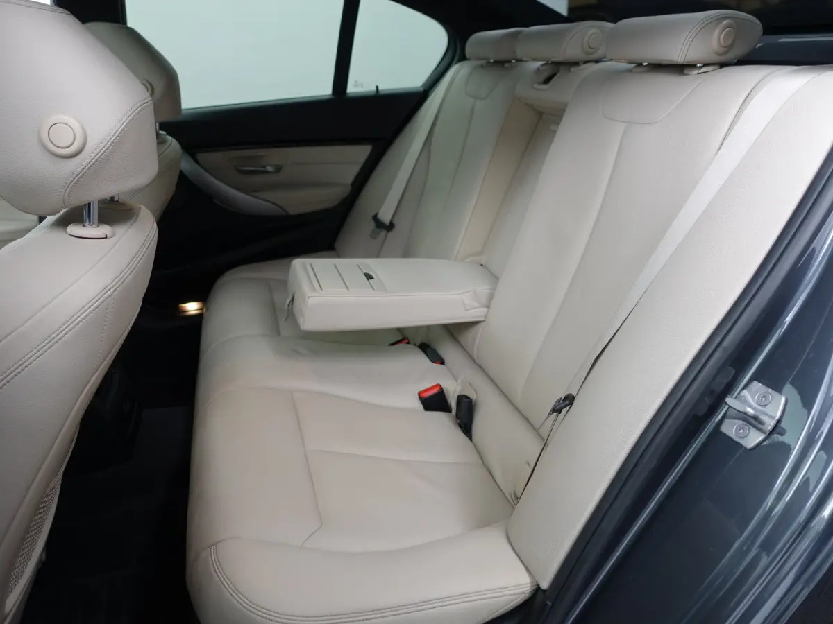 330e M Performance Aut- Schuifdak, Harman Kardon, Head Up, Lane Assist, 360 Camera, Sfeerverlichting, Xenon Led