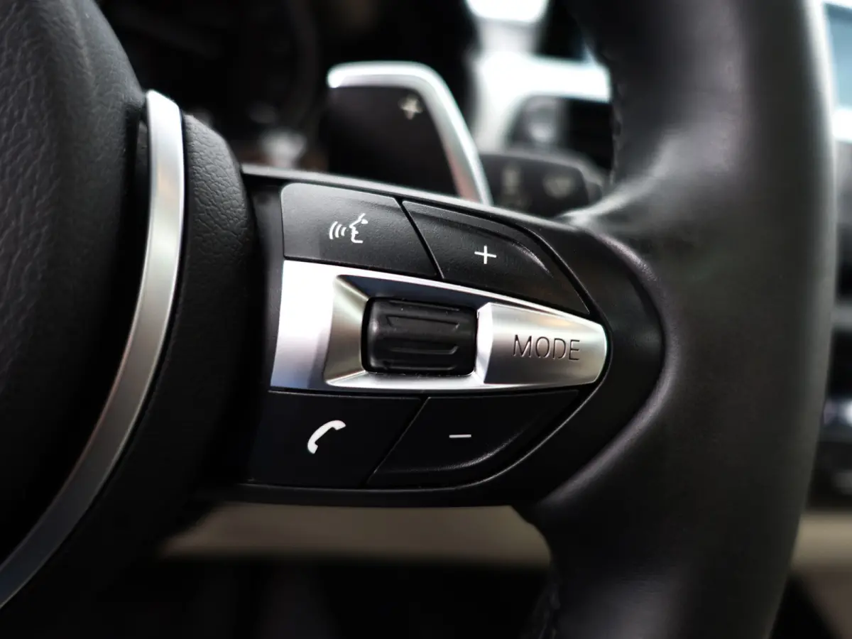 330e M Performance Aut- Schuifdak, Harman Kardon, Head Up, Lane Assist, 360 Camera, Sfeerverlichting, Xenon Led